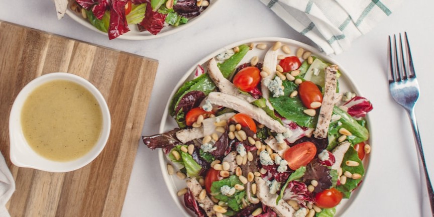 Never Add Dressing Until You Are Ready to Eat (Image Credits: Unsplash)