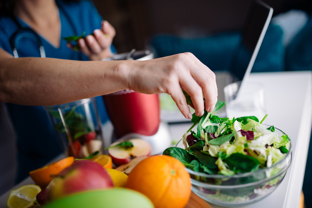 Know How Long Your Prepped Salads Will Actually Last (nenadstojkovicart, Flickr, <a href="https://creativecommons.org/licenses/by/2.0/" target="_blank" rel="noopener">CC BY 2.0</a>)