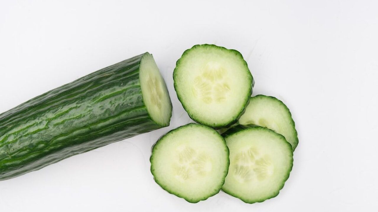 10 Hydrating Foods for Better Skin Health (and 3 Drinks Drying It Out)