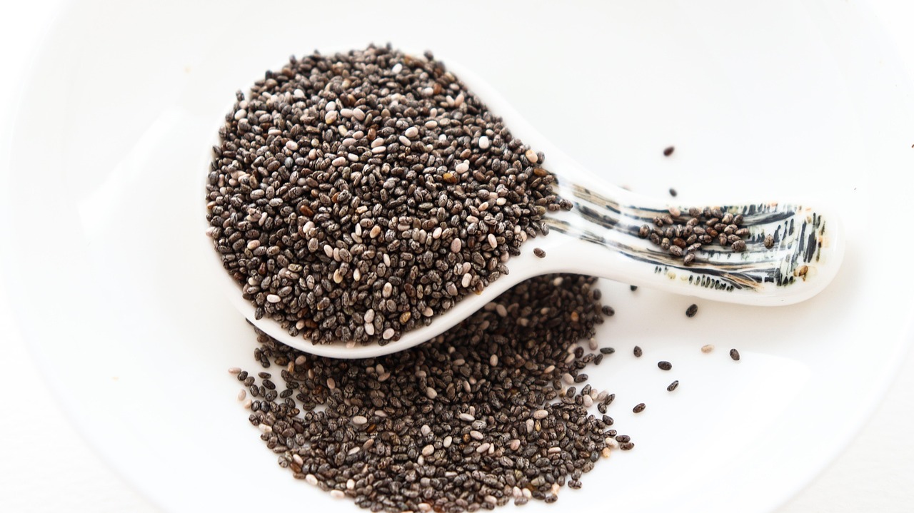 8 Heart-Healthy Plant Fats to Eat Daily (and 2 You Should Use Sparingly)