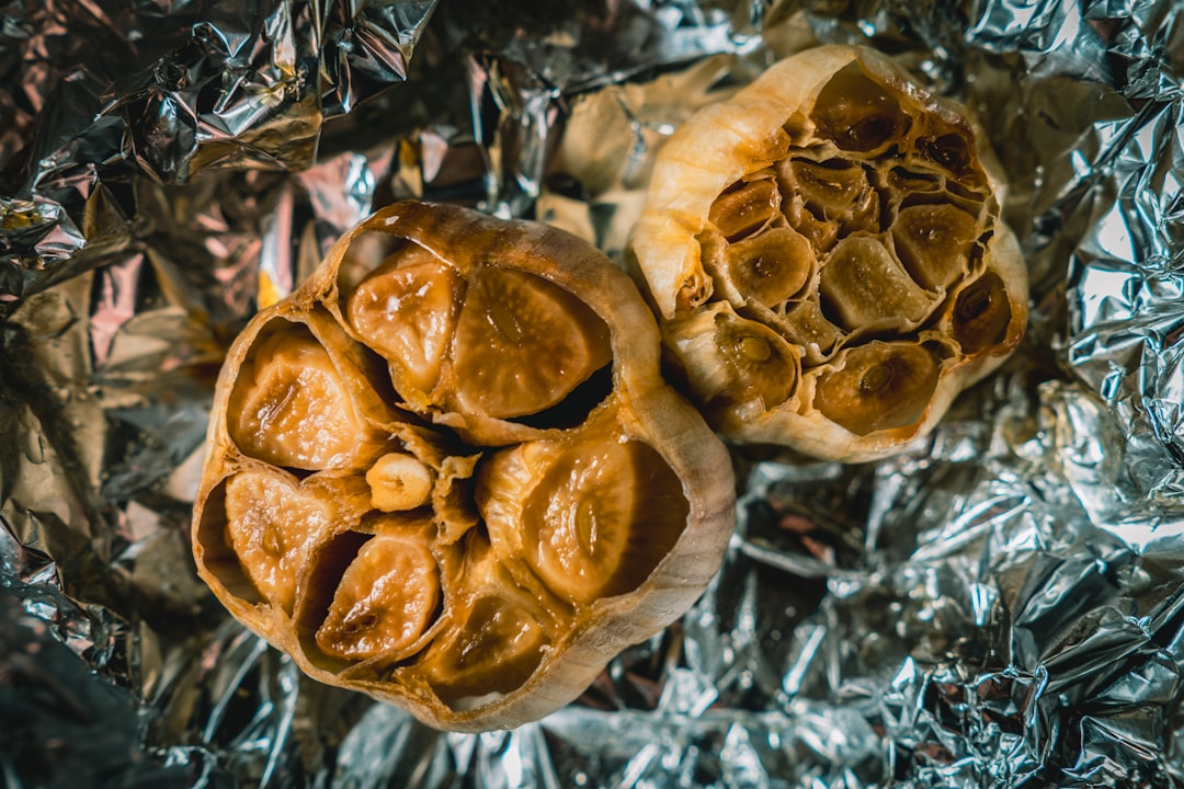 The foil packet versus roasting dish debate (Image Credits: Unsplash)