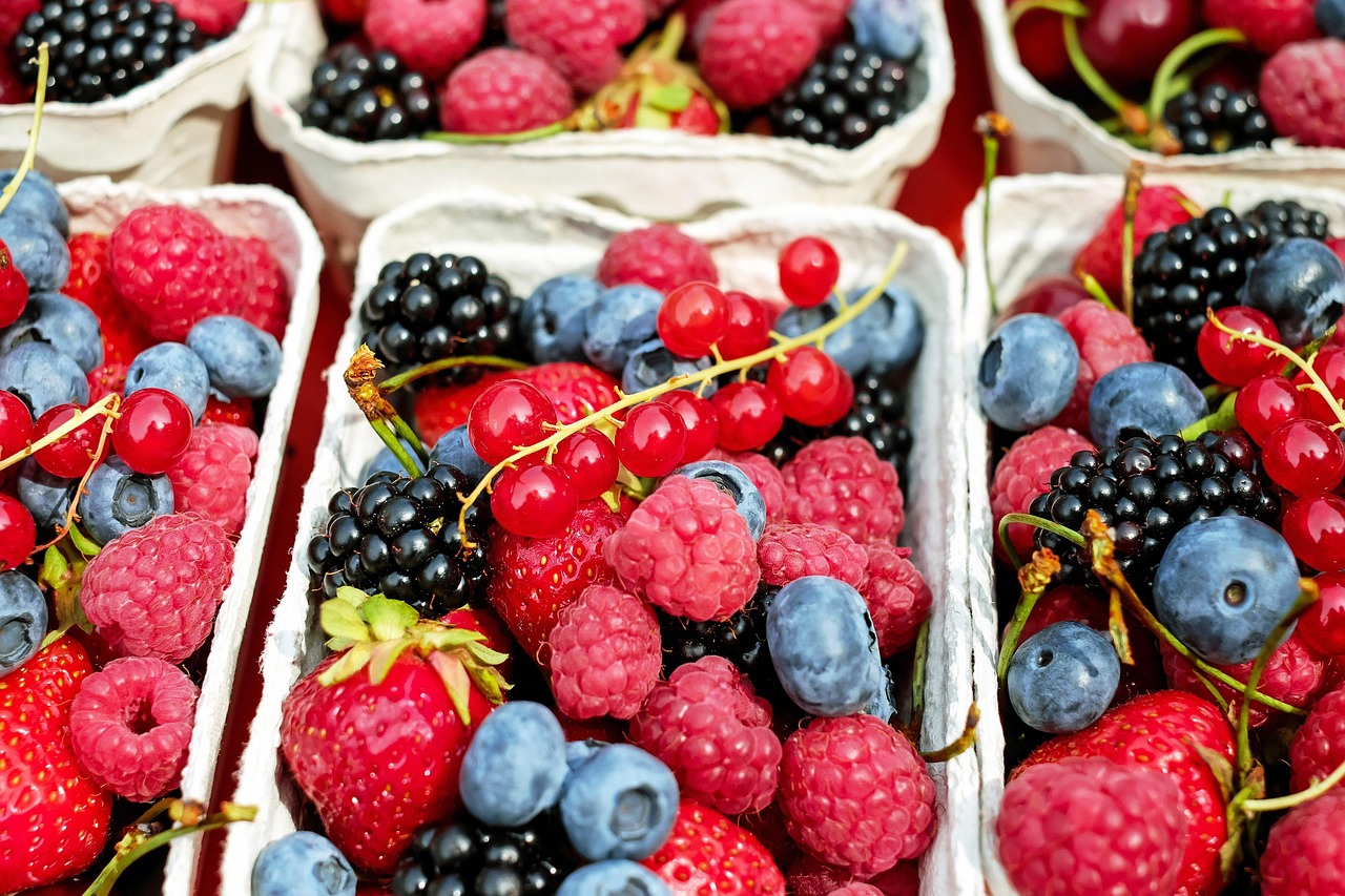8. Berries and Other Polyphenol-Rich Fruit (Image Credits: Pixabay)