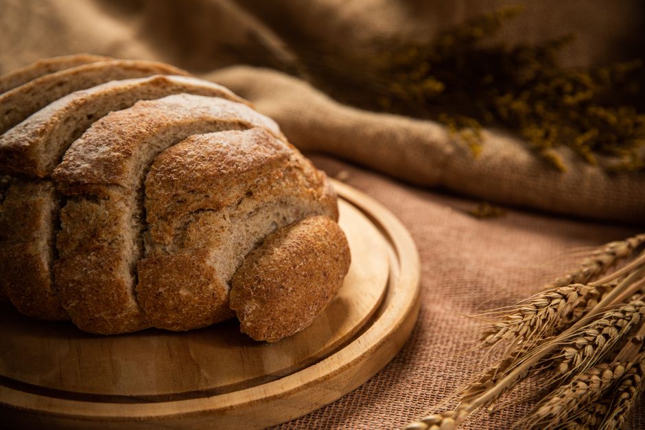 3. Refined "Diet" Breads and Crackers (Image Credits: Pexels)